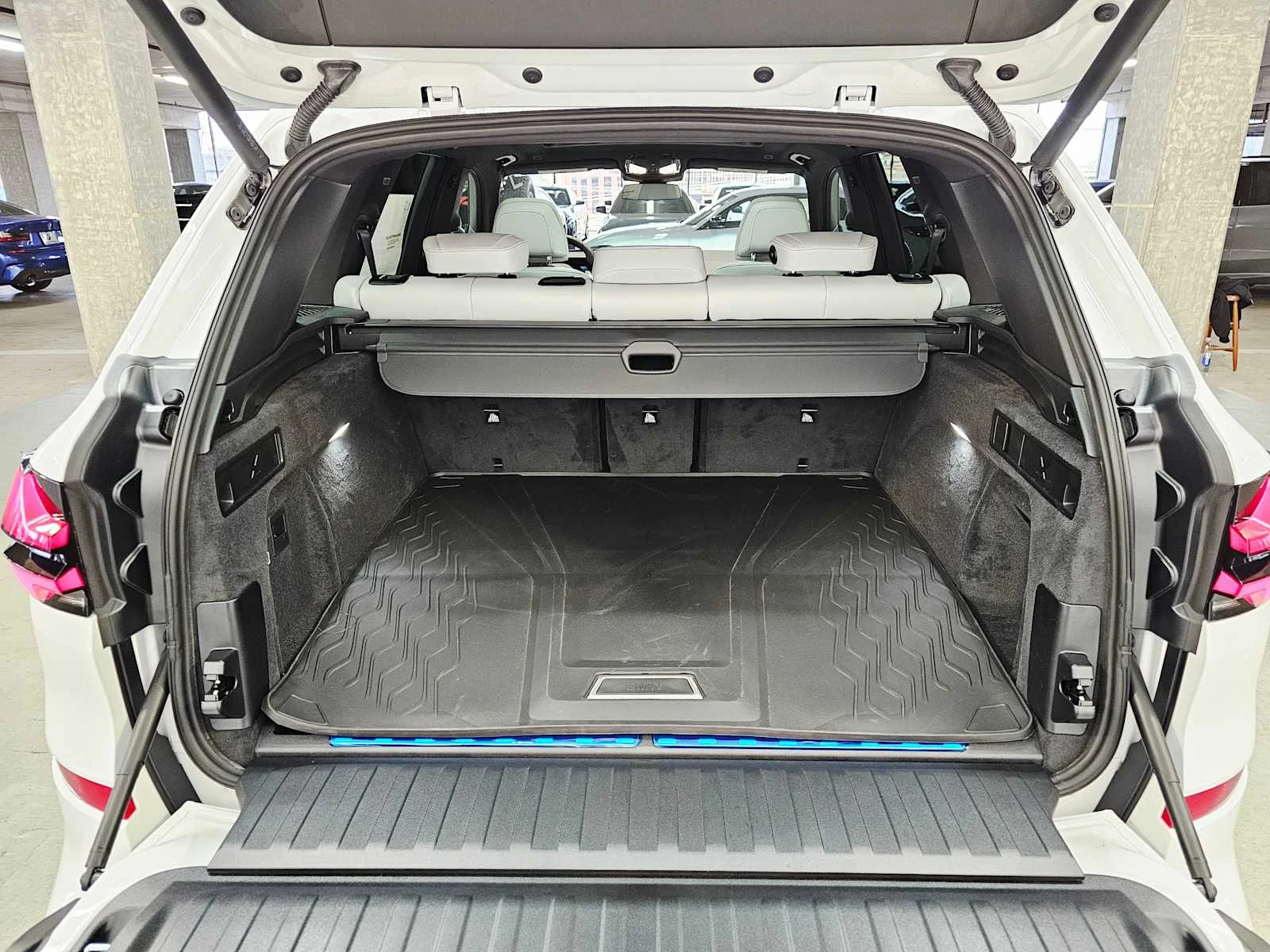 New 2026 Alpine White BMW xDrive50e image 31