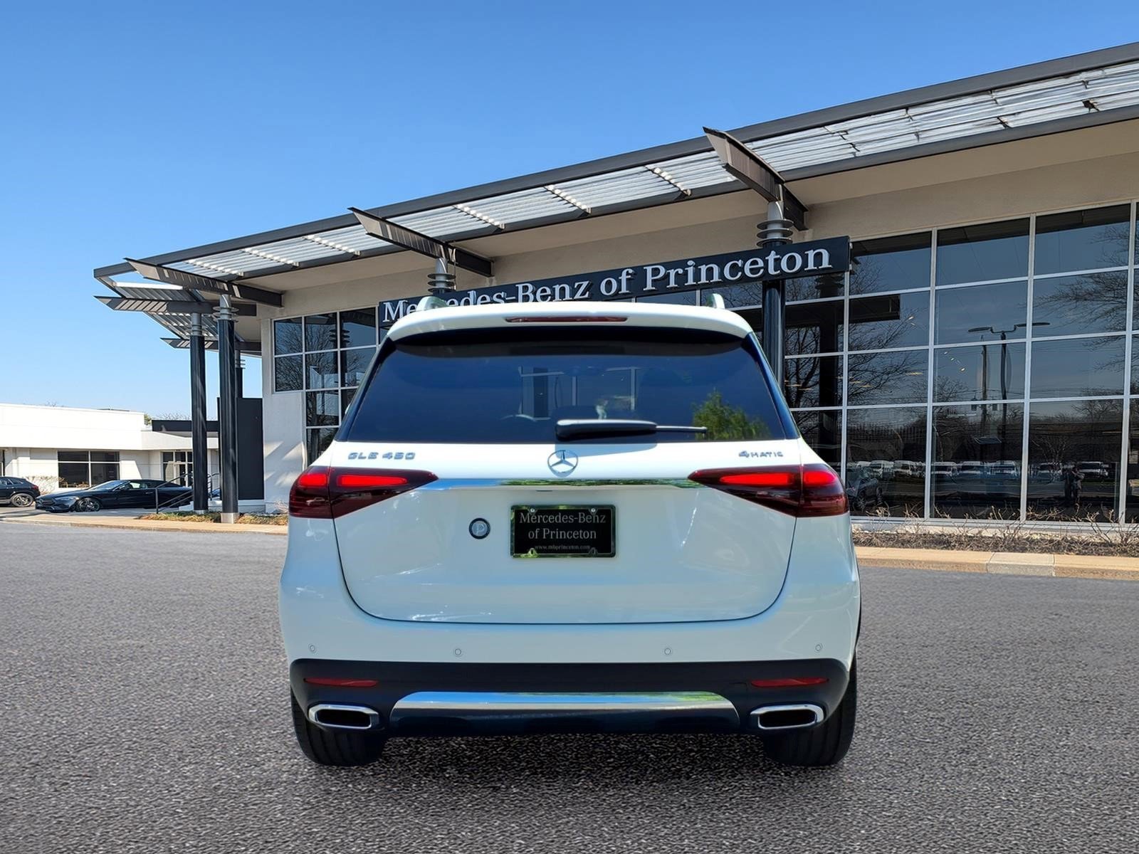 Certified Used 2025 Polar White Mercedes-Benz GLE 450 4MATIC® SUV image 4