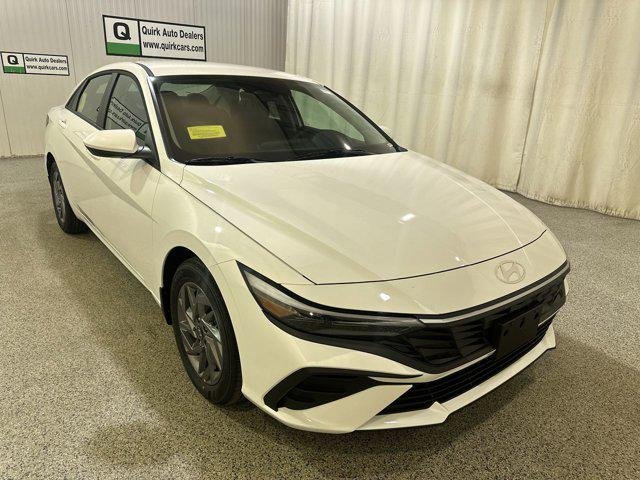 2026 Hyundai Elantra Blue - Photo 3