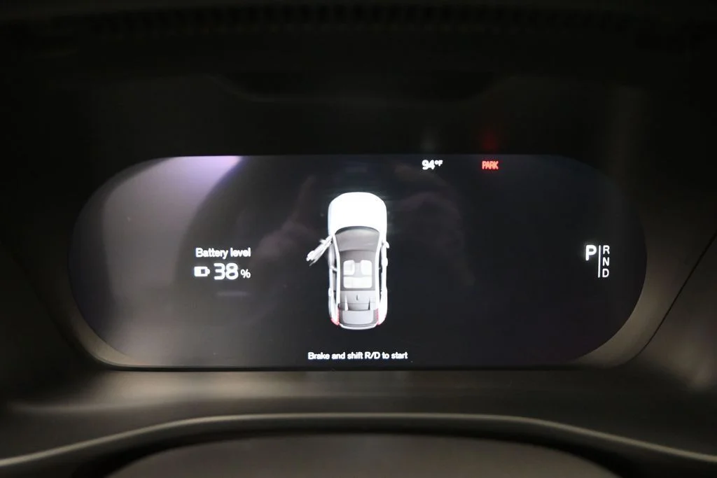Certified Used 2023 Crystal White Volvo Plus image 13
