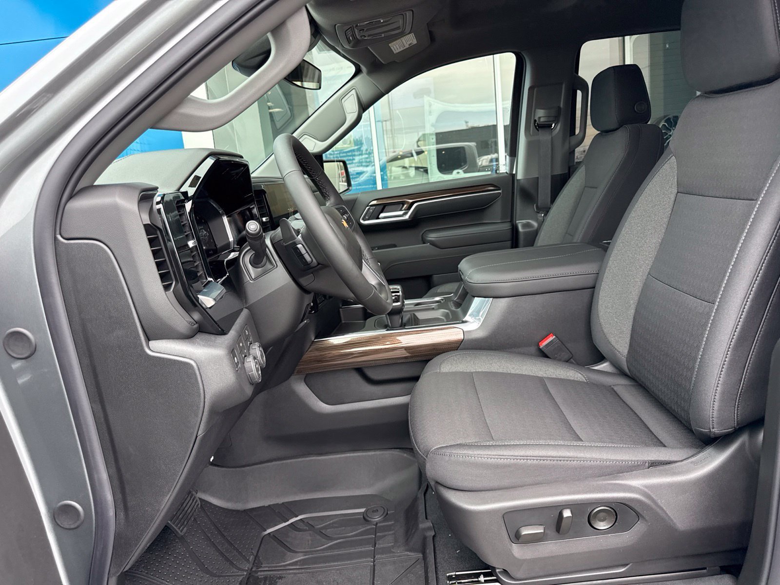 New 2026 Sterling Gray Metallic Chevrolet LT with 20in Grazen Wheels - Dark Essentials Package - Bed Cover image 16