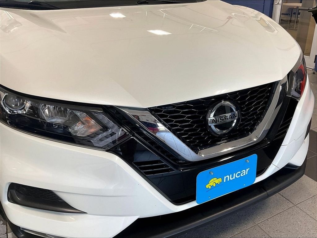 Used 2022 White Nissan SV image 31