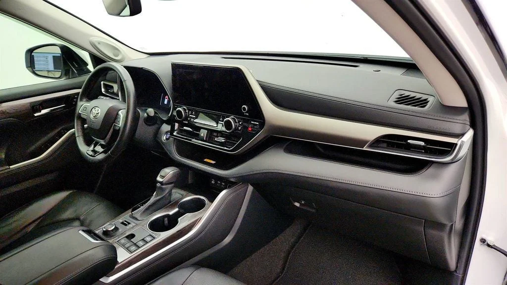 Used 2023 Wind Chill Pearl Toyota Limited-L4T AWD image 25