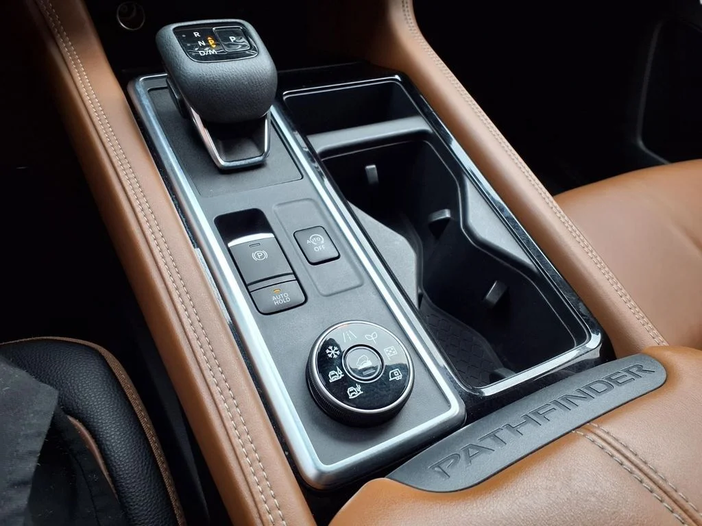 Used 2023 Gray Nissan Platinum image 11