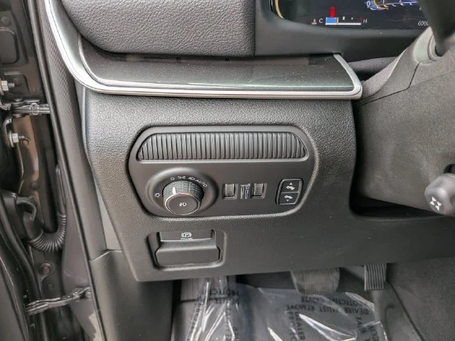 Used 2023 Gray Jeep Base image 28