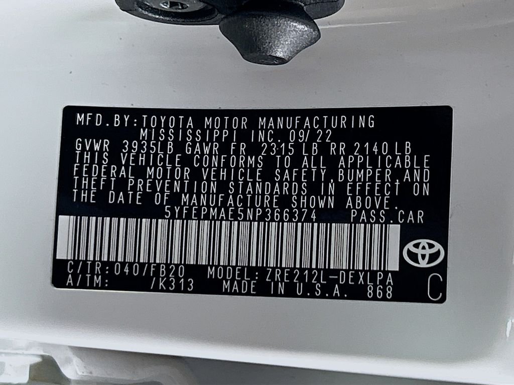 Used 2022 White Toyota LE image 27