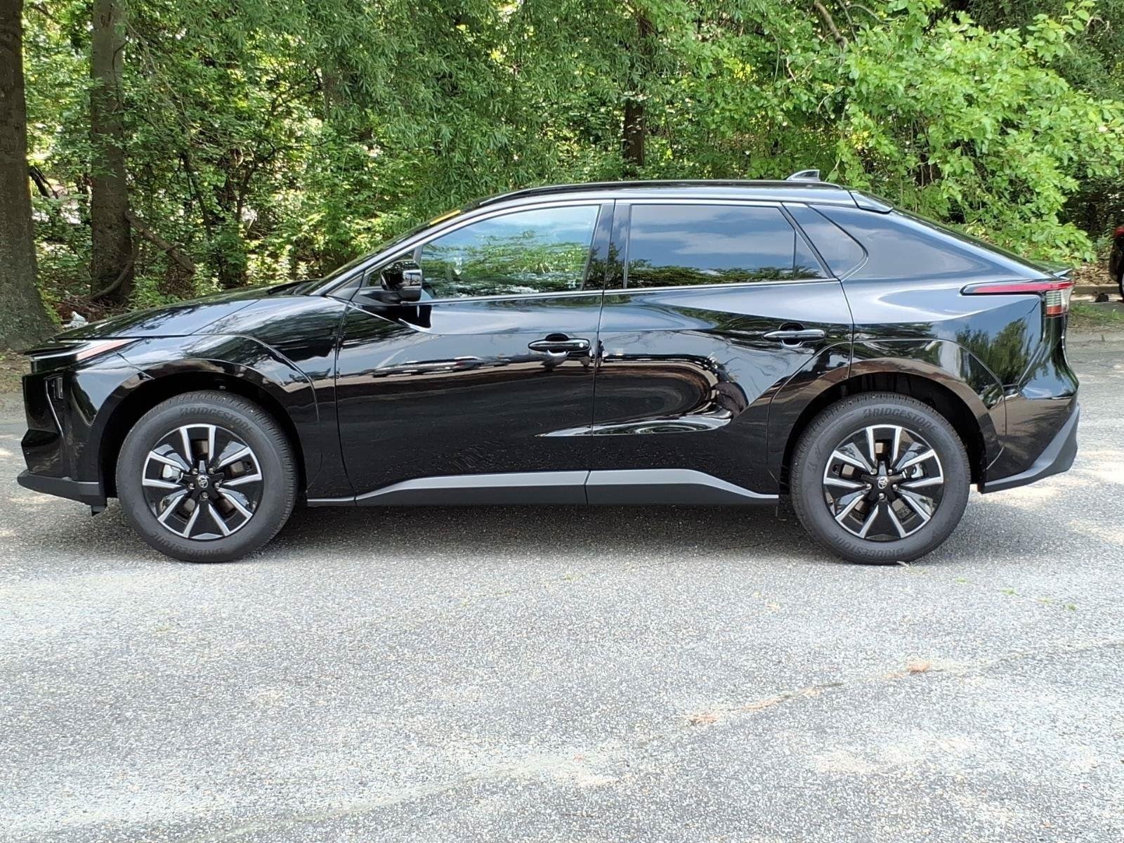 Used 2026 Midnight Black Metallic Toyota XLE Plus image 3