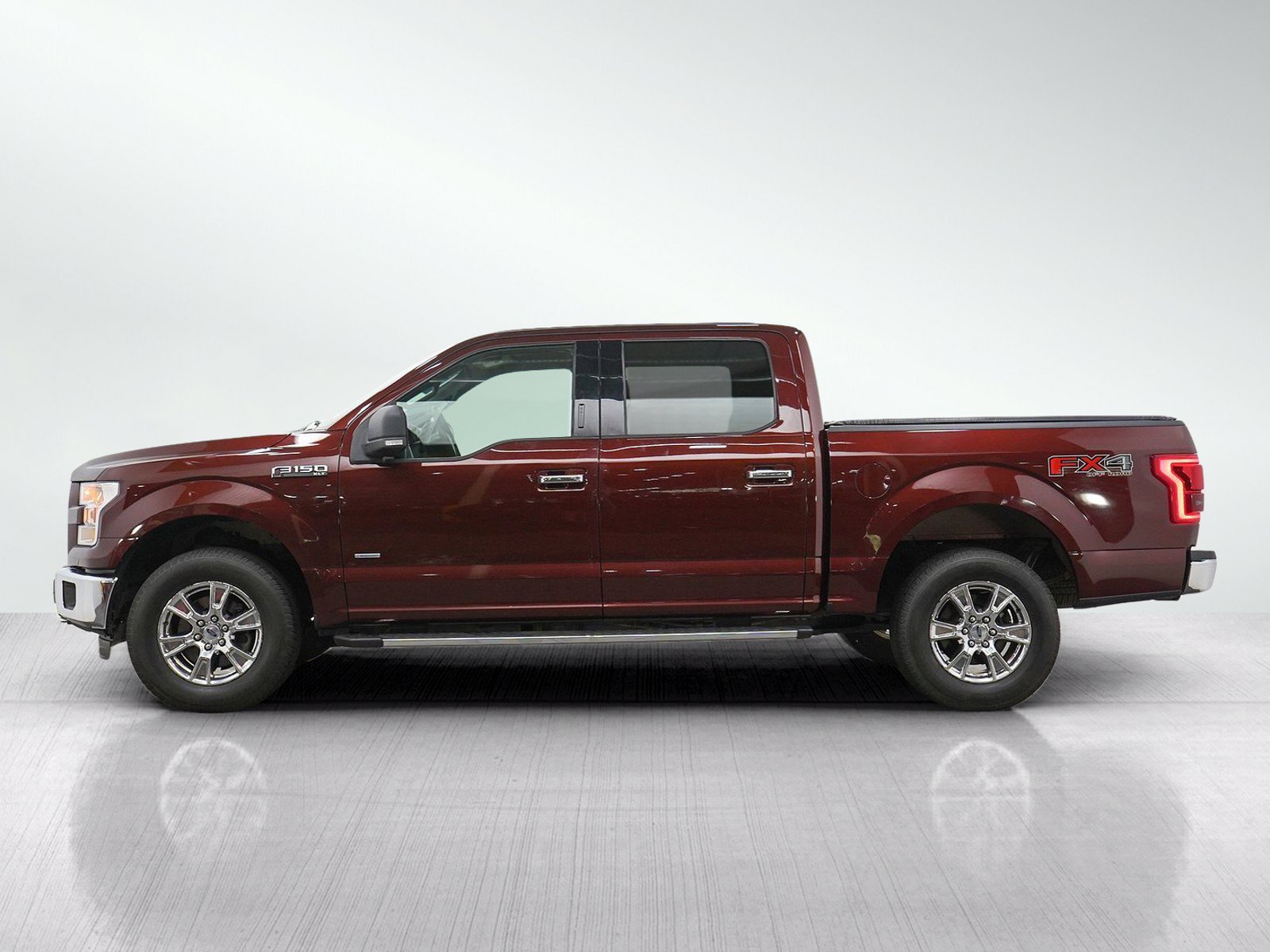 Used 2015  Ford XLT image 2