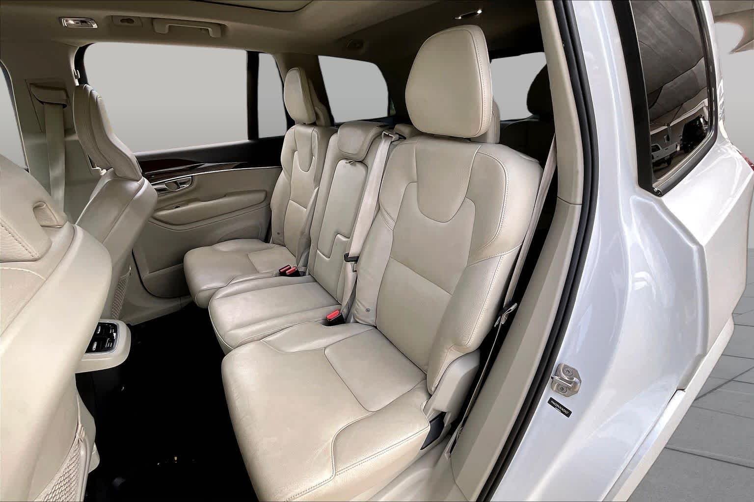 Used 2019 Crystal White Pearl Metallic Volvo Momentum image 20