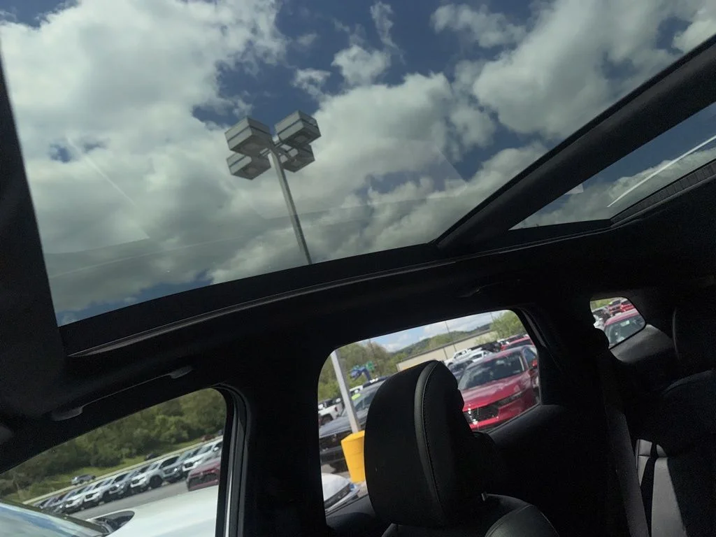Used 2023 White Kia X-Pro Prestige image 24