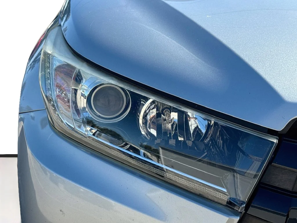 Used 2018 Silver Toyota SE image 38