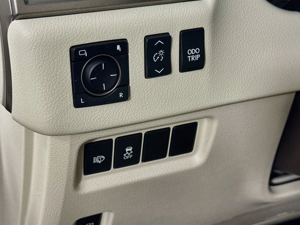 Used 2018 Silver Lexus 460 image 12