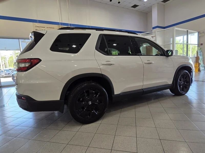 New 2026 Platinum White Pearl Honda BLACK EDITION AWD image 4