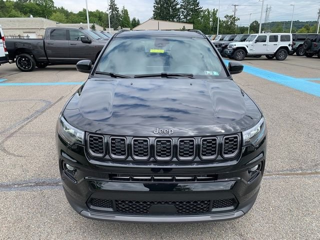 New 2026 Diamond Black Crystal Pearl-Coat Exterior Paint Jeep Limited image 8