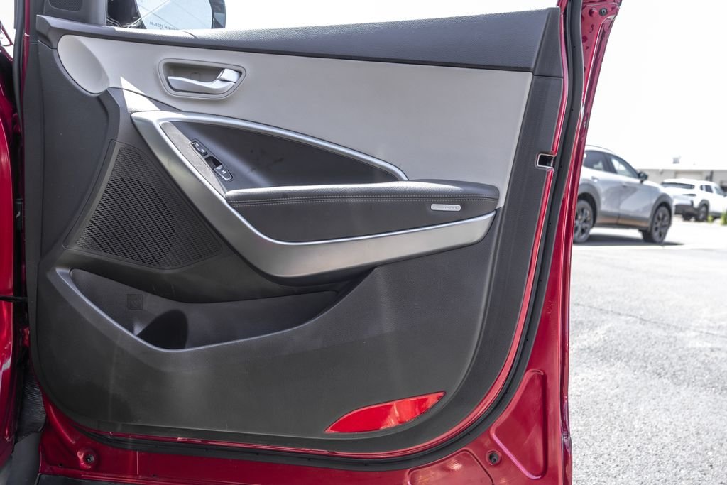 Used 2017 Red Hyundai 2.4 Base image 32