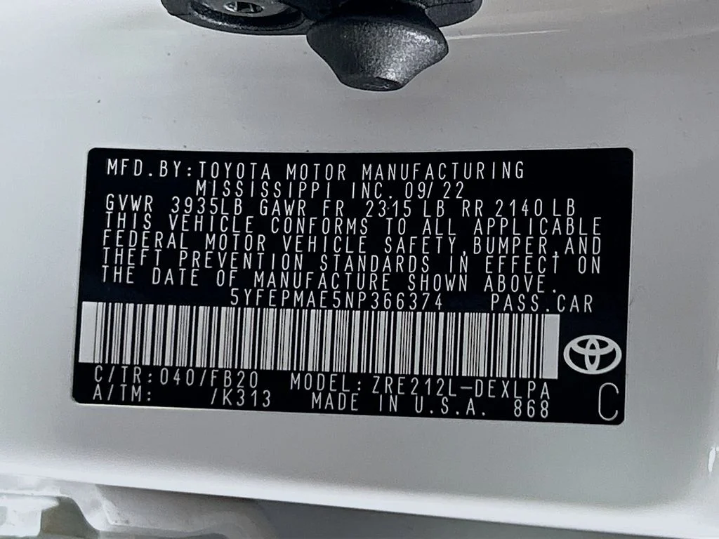 Used 2022 White Toyota LE image 28