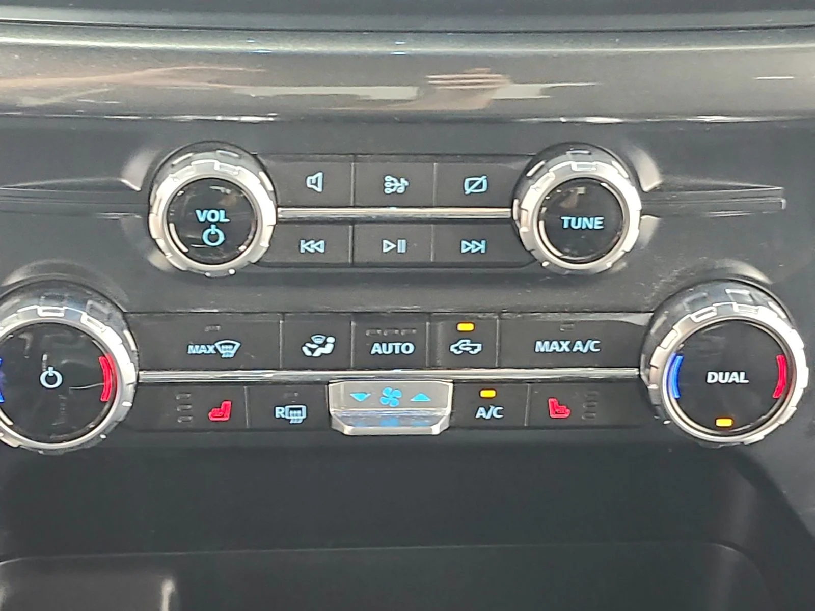 Used 2023 White Ford XLT image 35