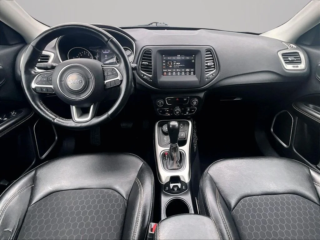 Used 2019 Blue Jeep Latitude image 17