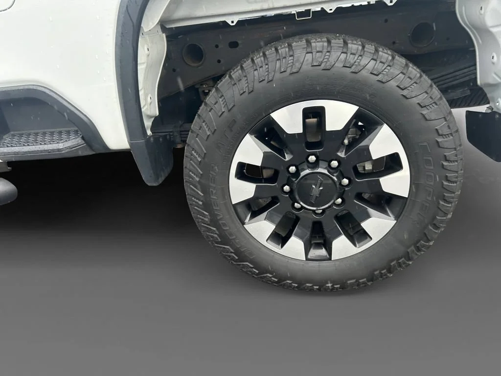 Used 2020 SUMMIT WHITE Chevrolet Custom image 8