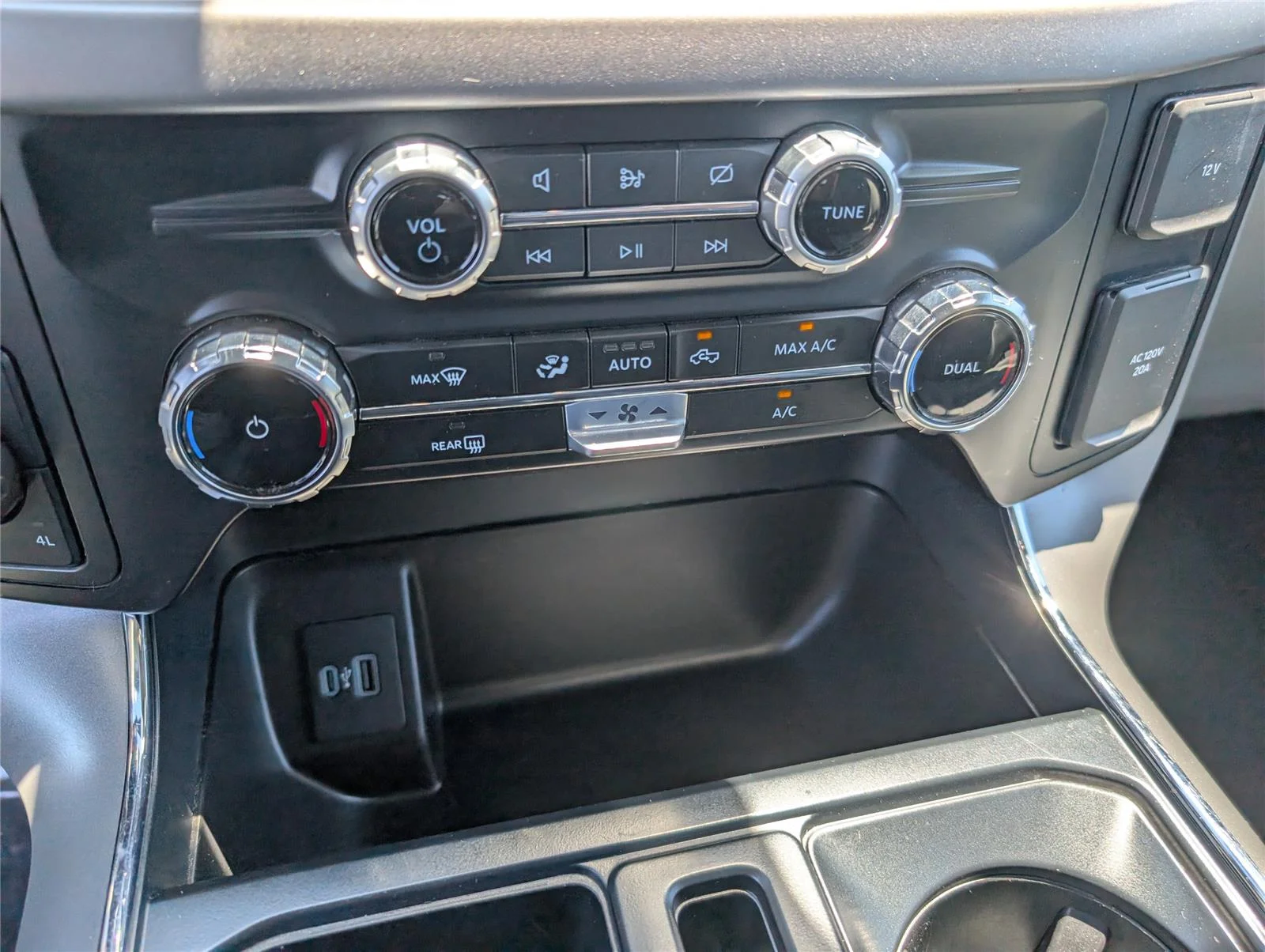 Used 2024 Oxford White Ford XLT image 20