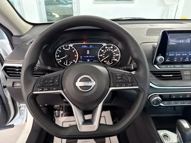Used 2025 White Nissan 2.5 SV image 24