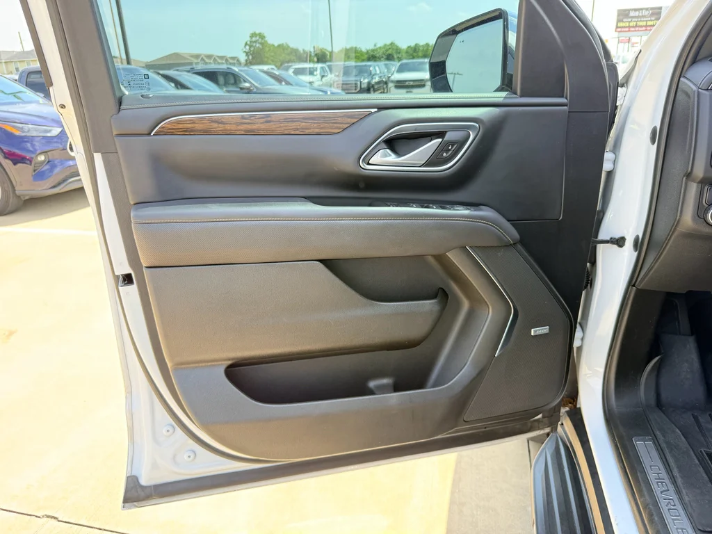 Used 2022 Summit White Chevrolet Premier image 9