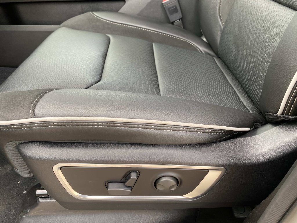 New 2026 Serrano-Green Metallic Exterior Paint Ram Laramie image 9