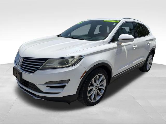Used 2015 White Lincoln Base image 3
