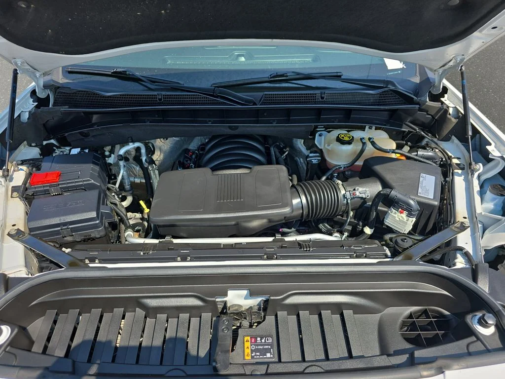 Used 2020 White GMC Elevation image 31