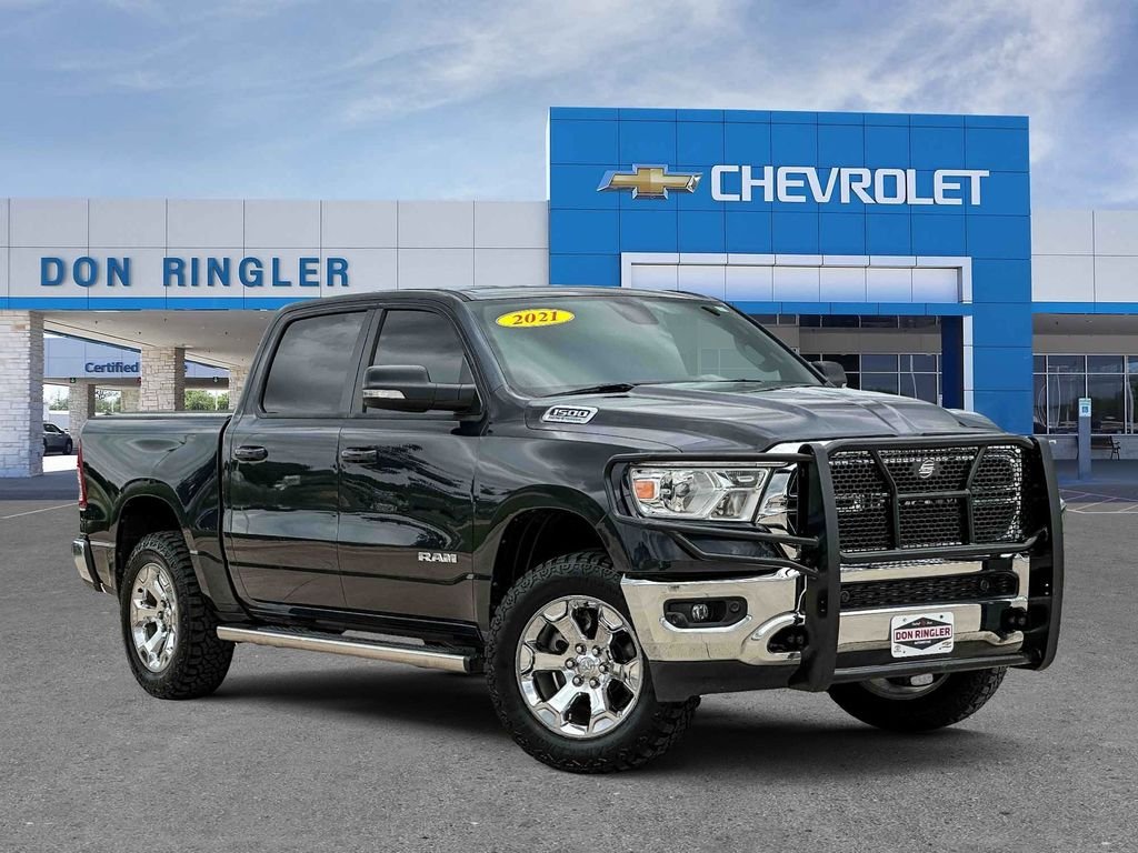 2021 RAM 1500 Big Horn/Lone Star 4x4 Crew Cab 5'7's photo