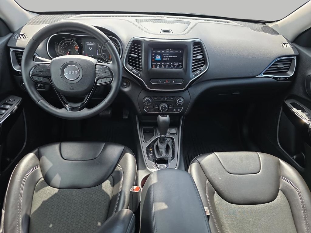 Used 2021 Gray Jeep Latitude Plus image 11
