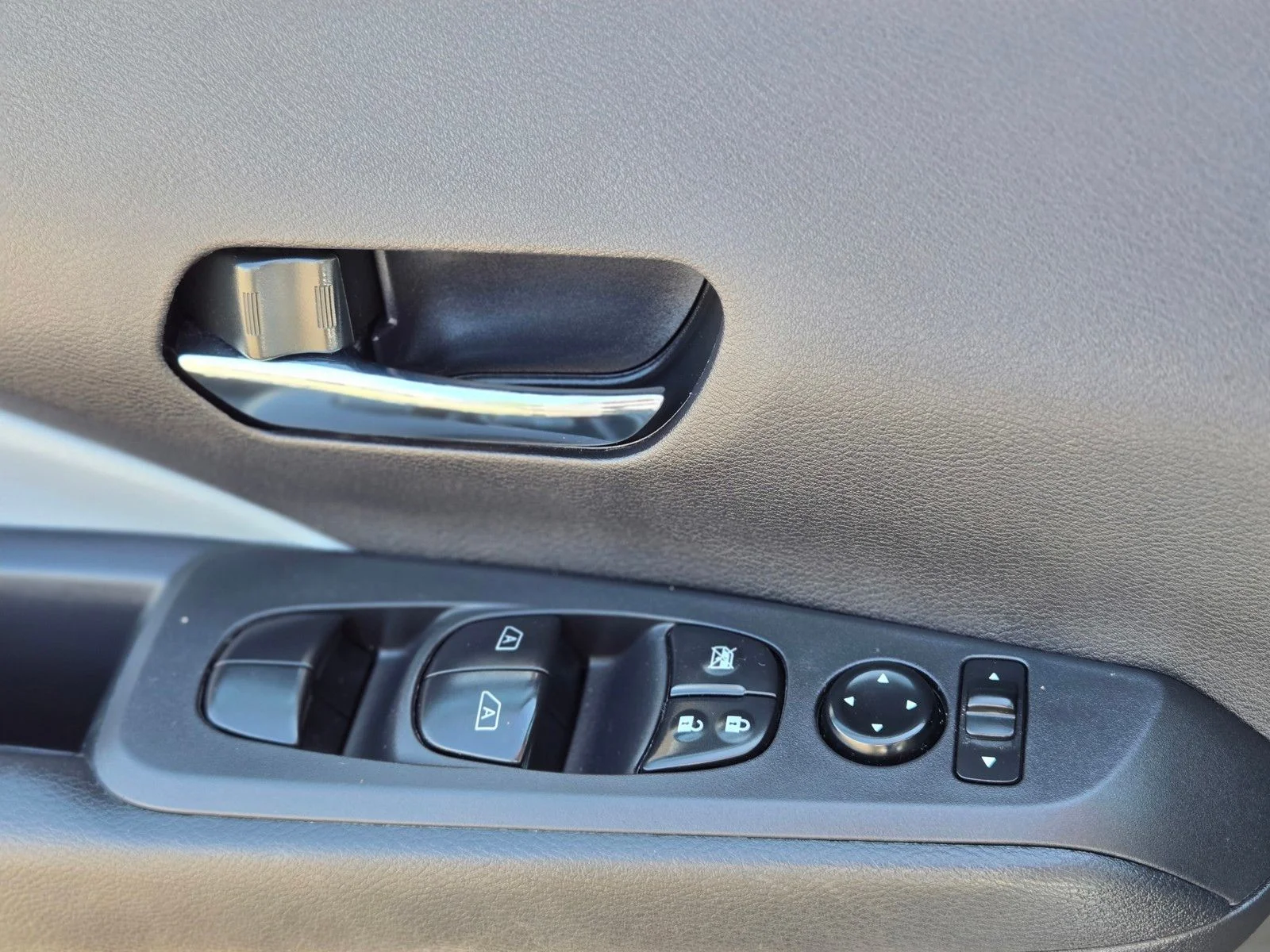 Used 2024 Gray/Super Black Nissan SR image 26
