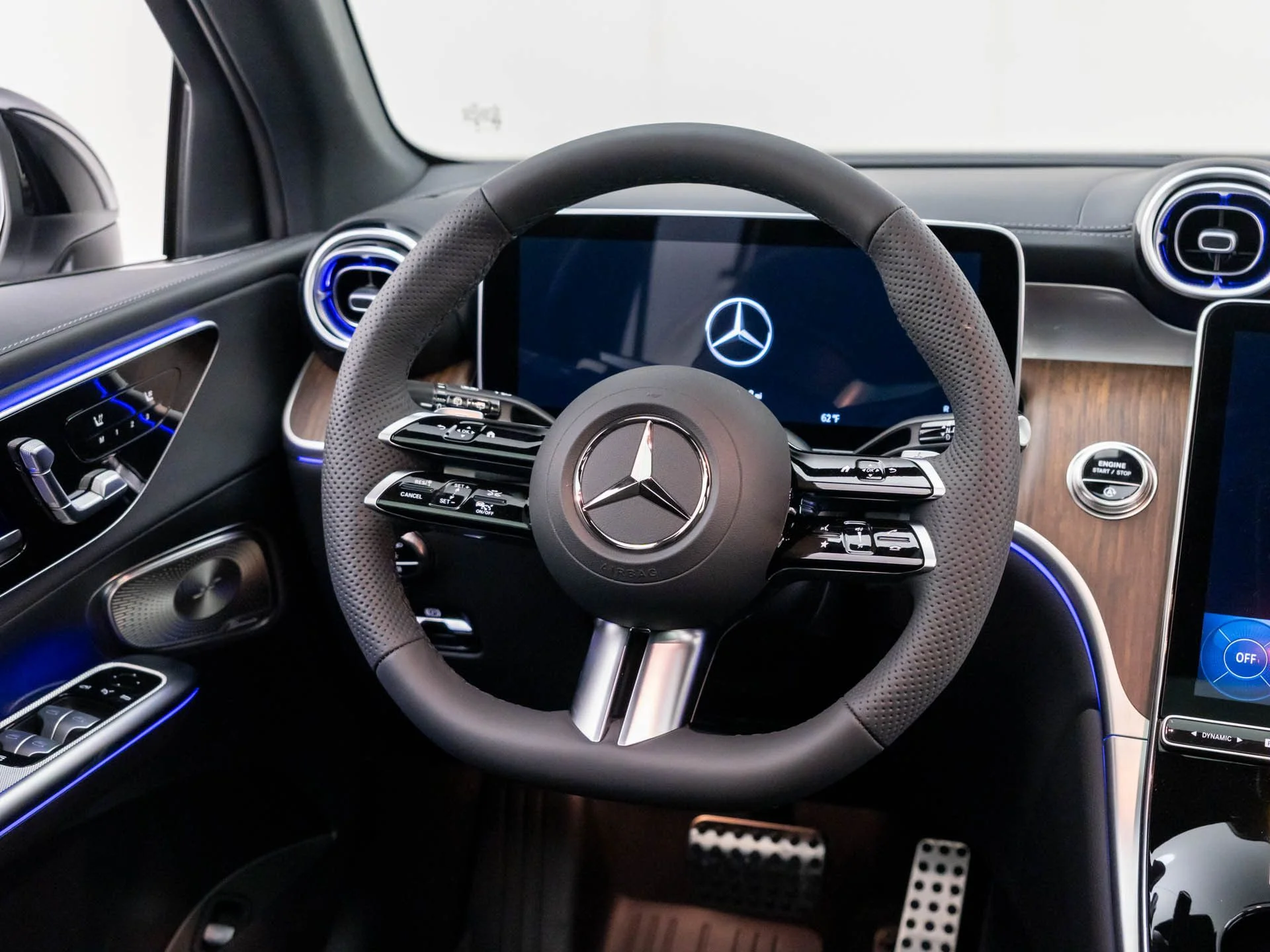 New 2026 White Mercedes-Benz GLC 300 image 11