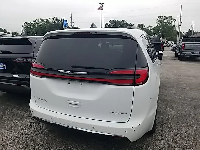 Used 2023 White Chrysler Limited image 20