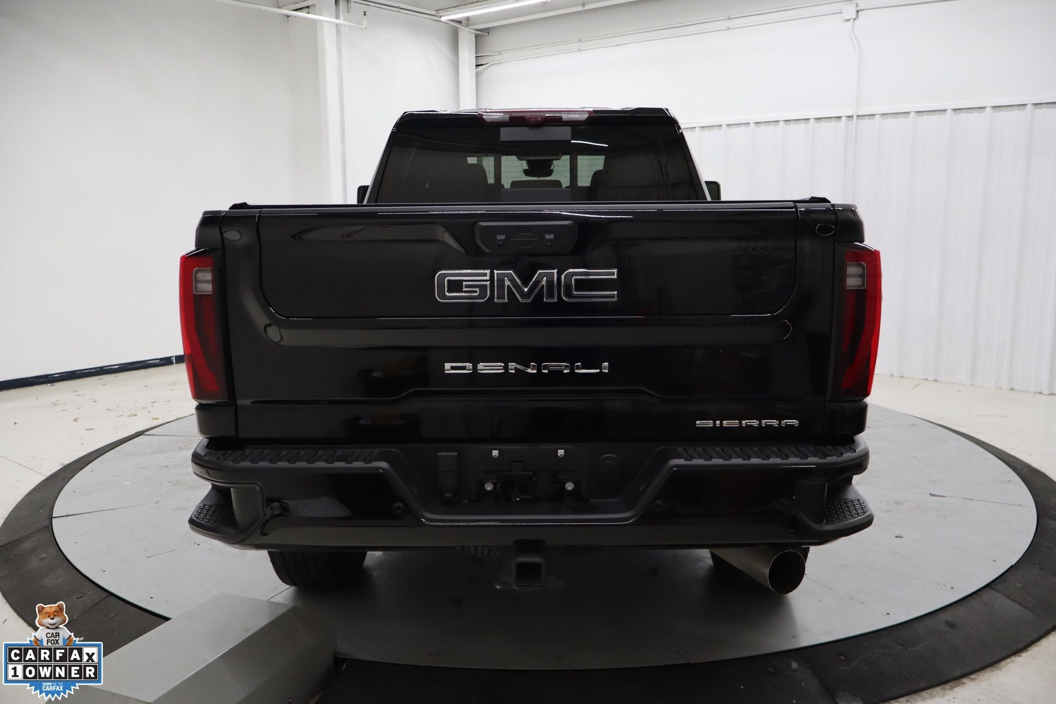 Used 2024 Onyx Black GMC Denali Ultimate image 3