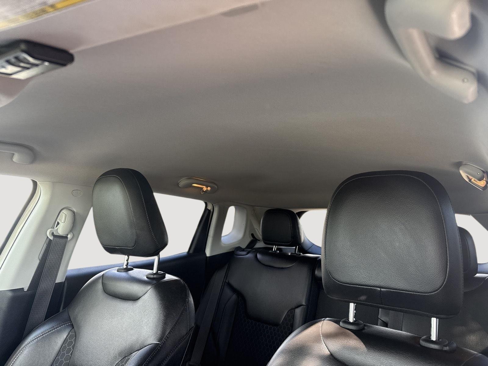 Used 2018 White Clearcoat Jeep Latitude image 31