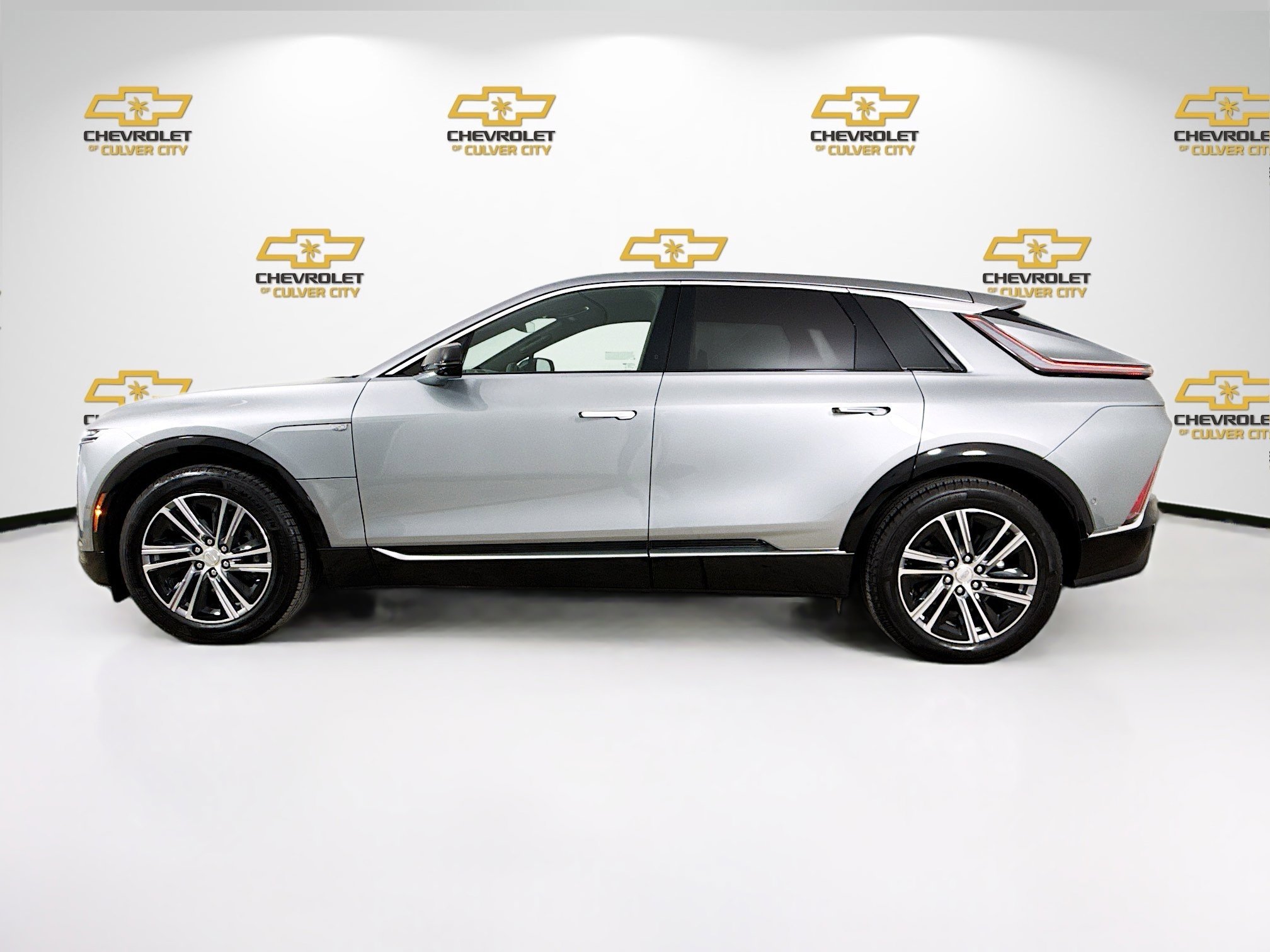 Used 2025 Argent Silver Metallic Cadillac Luxury 1 image 4