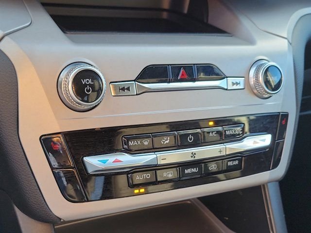 Used 2023 White Metallic Ford XLT image 29