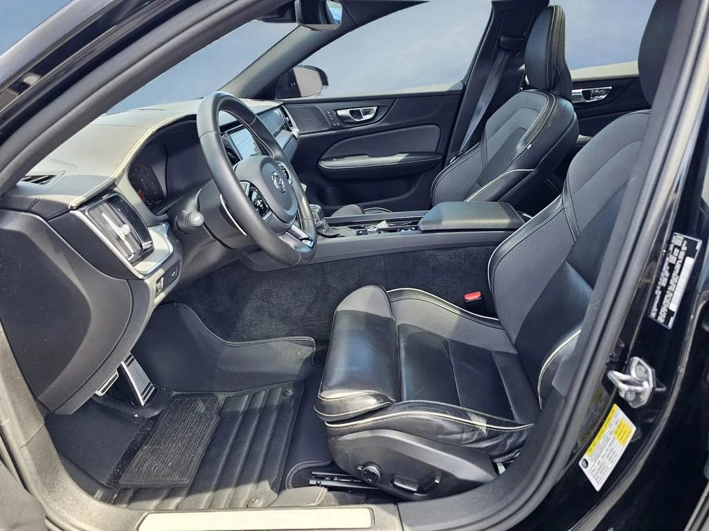 Used 2020 Black Stone Volvo R-Design image 15