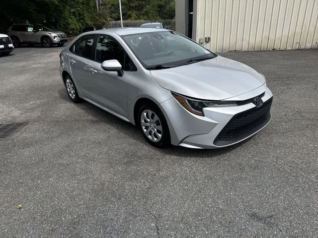 Used 2022 Silver Toyota LE image 3