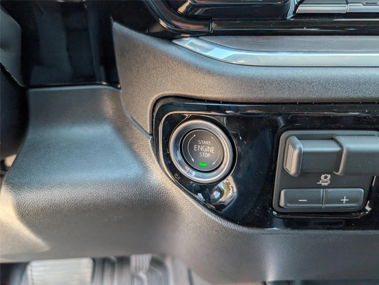 New 2026 Summit White GMC SLT image 38
