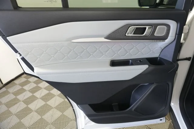 New 2026 Star White Metallic Tri-Coat Ford Platinum™ image 29