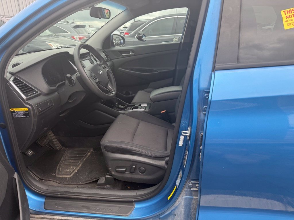 Used 2017 Blue Hyundai SE image 4