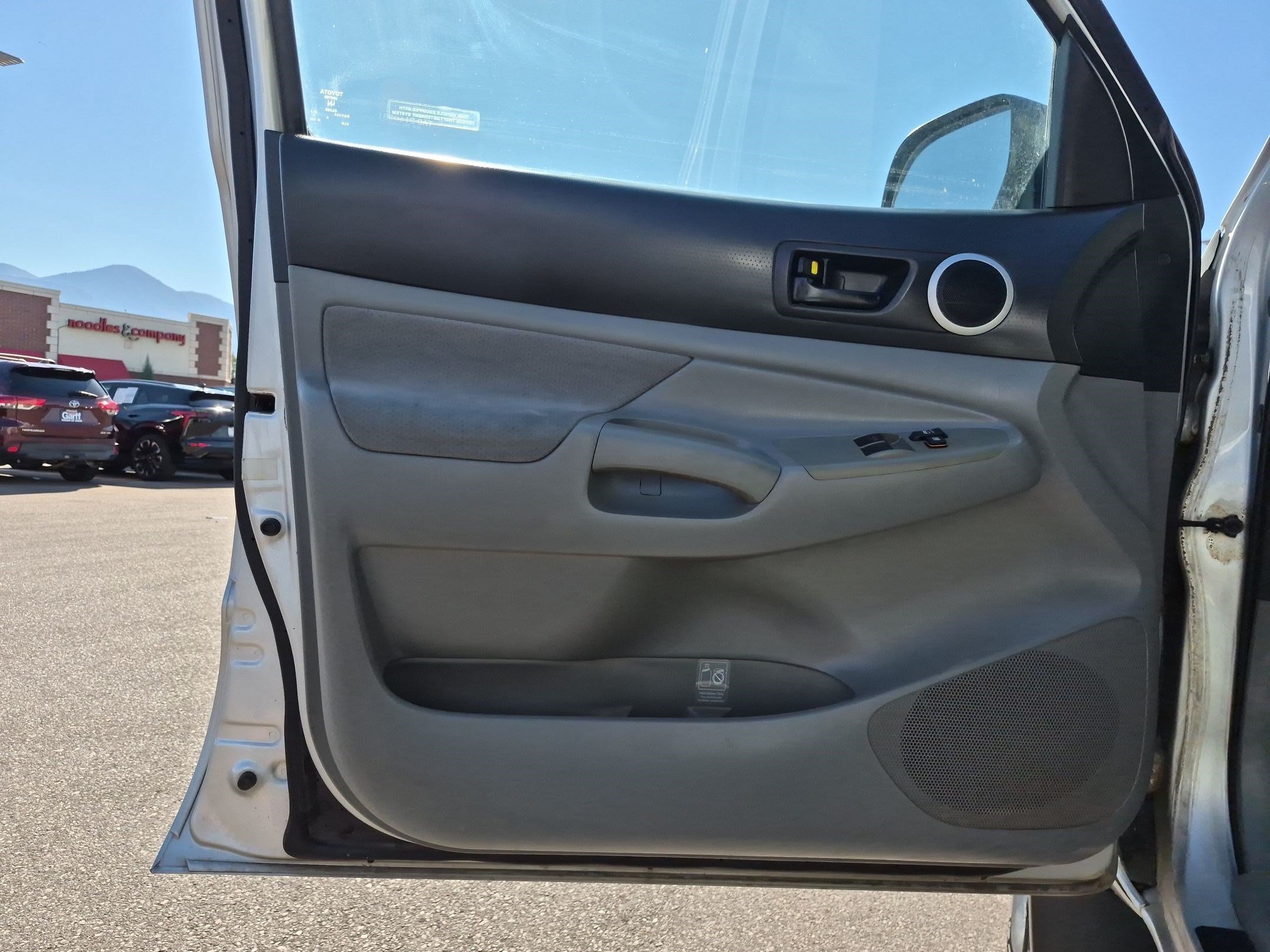 Used 2006 Silver Toyota PreRunner image 12