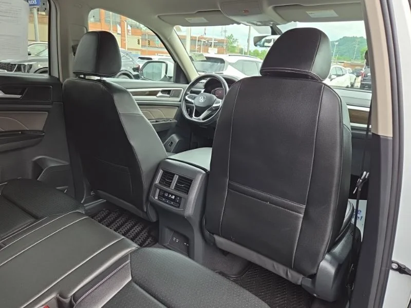 Used 2023  Volkswagen 3.6L V6 SE w/Technology image 17