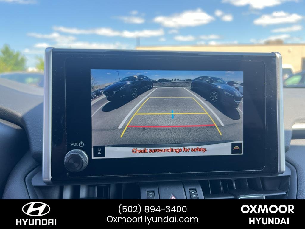 Used 2025 Wind Chill Pearl Toyota Hybrid XLE Premium image 22