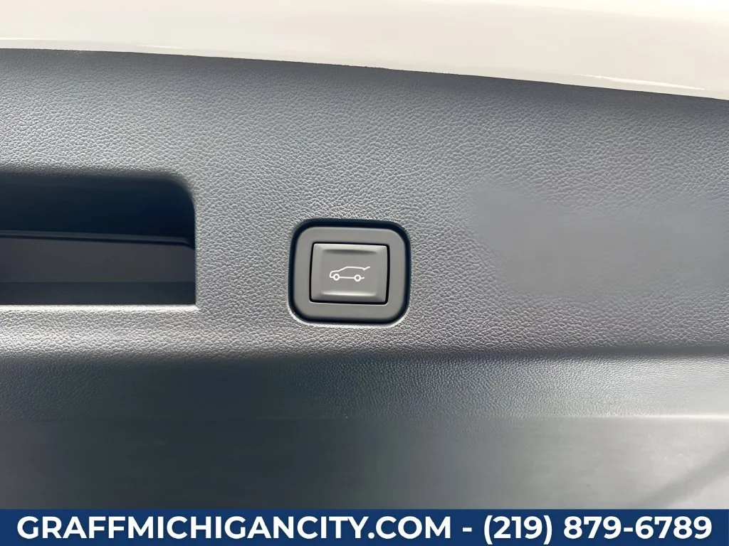 New 2027 Summit White Chevrolet LT image 35