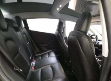 Used 2019  Tesla Long Range image 4