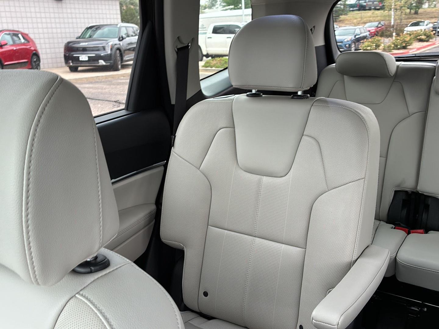 Used 2024 Dark Moss Kia SX image 13