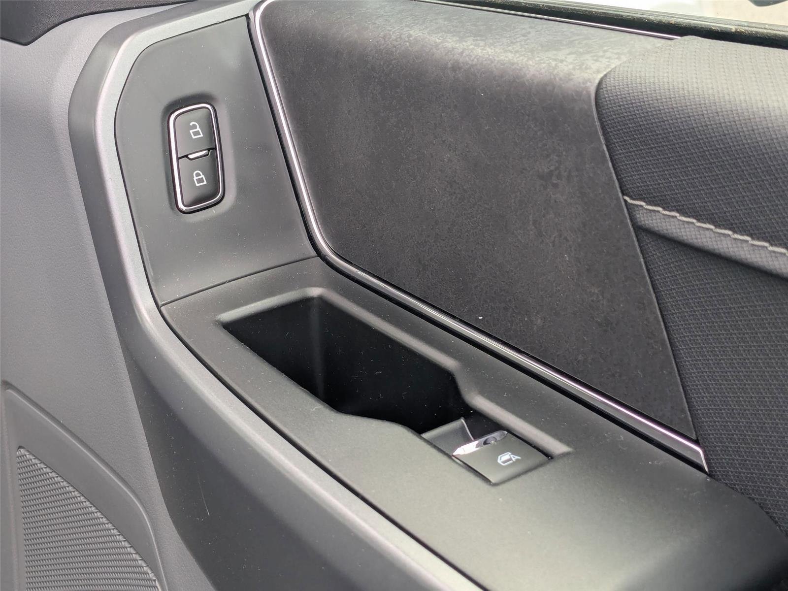 New 2025 Oxford White Ford XLT image 34